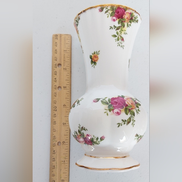 SOLD Royal Albert Old Country Roses Floral Vase Bone China Gold Trim - Picture 9 of 16